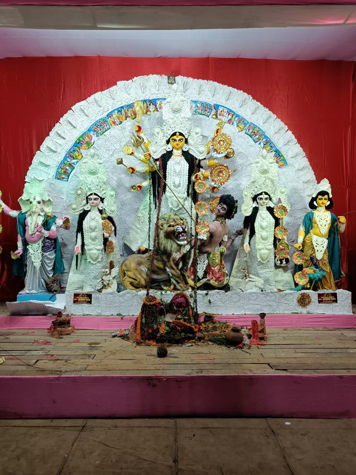 A colorful eco-friendly Ravana effigy standing tall, ready for the symbolic Dussehra 2025 burning ceremony in celebration of Lord Rama’s victory over Ravana.